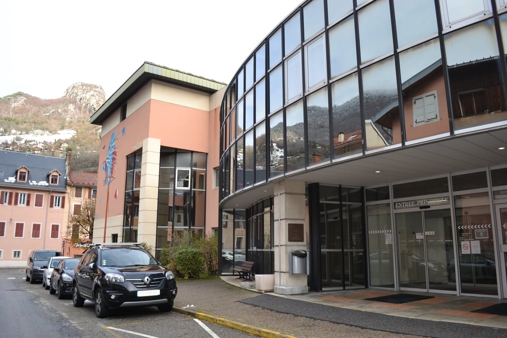 Les travaux de l'hôpital de Moûtiers devraient débuter en septembre 2026, pour être livrés en 2028, à l'aube des Jeux olympiques d'hiver de 2030 dont six sites de compétitions se dérouleront dans la région.