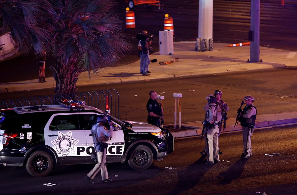 Au moins deux morts et 24 blesses dans une fusillade a las vegas
