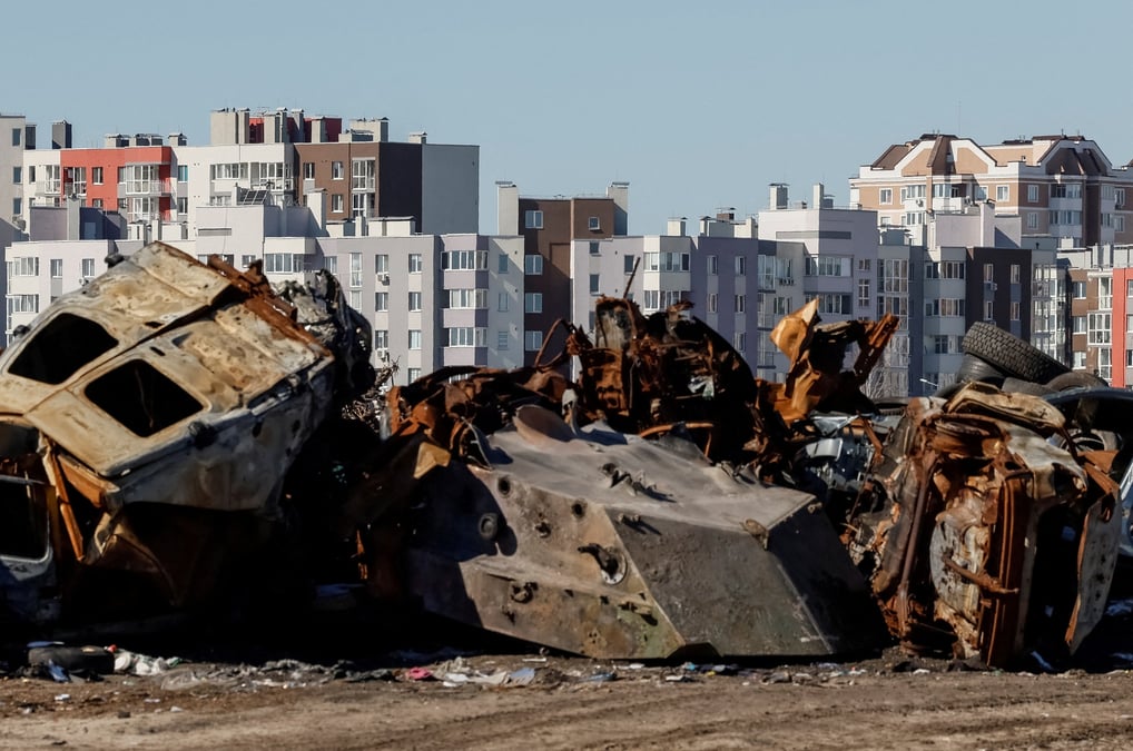 Photo d'archives des vehicules detruits a bucha, en ukraine