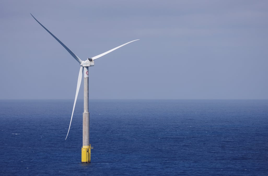 En 2021, 84% de la production d'énergie bretonne provenait de ressources renouvelables, couvrant 19% de la consommation. Dans ce mix énergétique, le bois arrive en tête (32%) et les espoirs sont dirigés vers l'éolien en mer.
