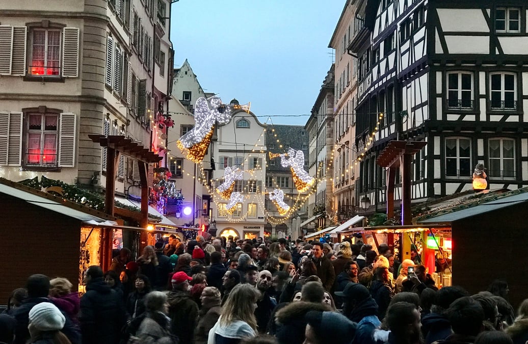 Près d'un Français sur cinq (17 %) déclare qu'il a envisagé de ne pas fêter Noël cette année, selon l'enquête Plum.