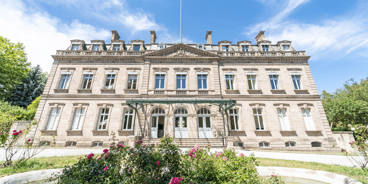 Racheté par l'entreprise bordelaise Héméra, l’ancien hôtel de Commandement des armées, à Limoges, accueille du coworking, des espaces évènementiels et un café sur 1.000 m2.