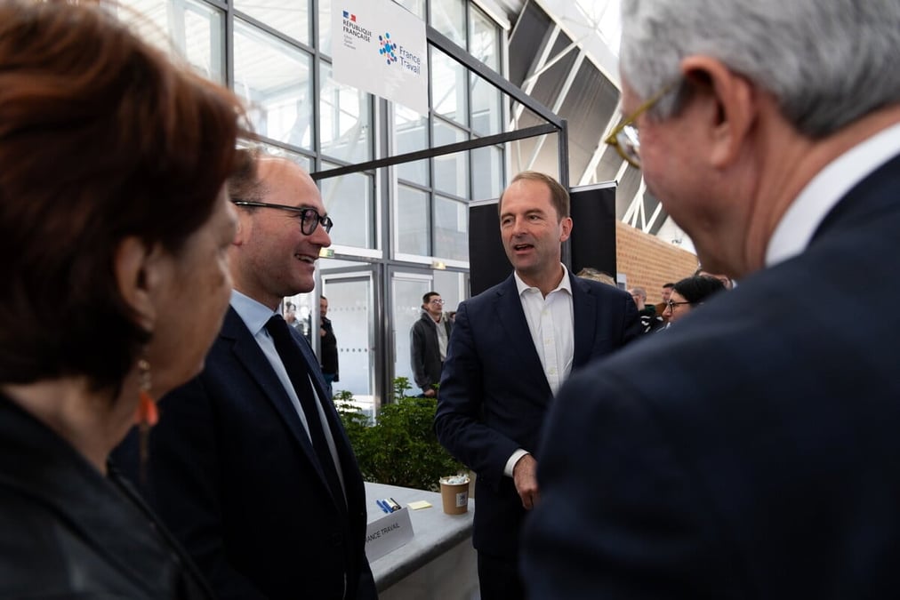 A l’occasion de l’ouverture de la 7ème édition du Salon de l’Emploi du Grand Chalon, Sébastien
MARTIN, Président de l’agglomération s'est félicité des résultats positifs du territoire en matière
d’emploi en présence du Thibault GUILLUY, Directeur Général de France Travail.