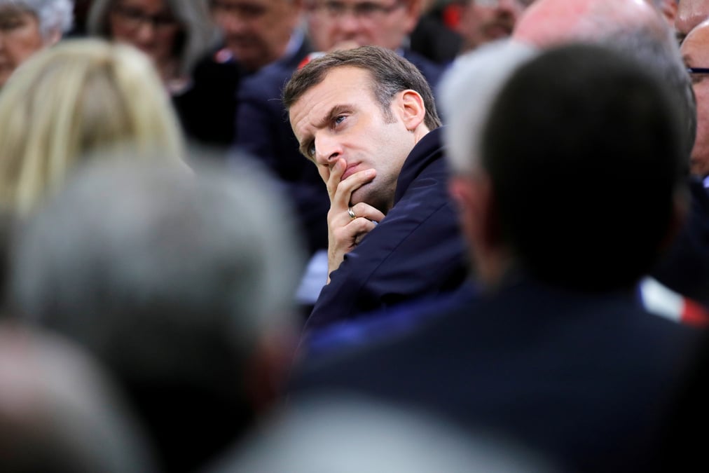 Macron promet de debattre dans toutes les regions metropolitaines