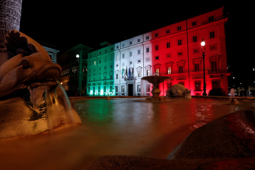 S&p releve sa perspective sur la note de l'italie a "stable"