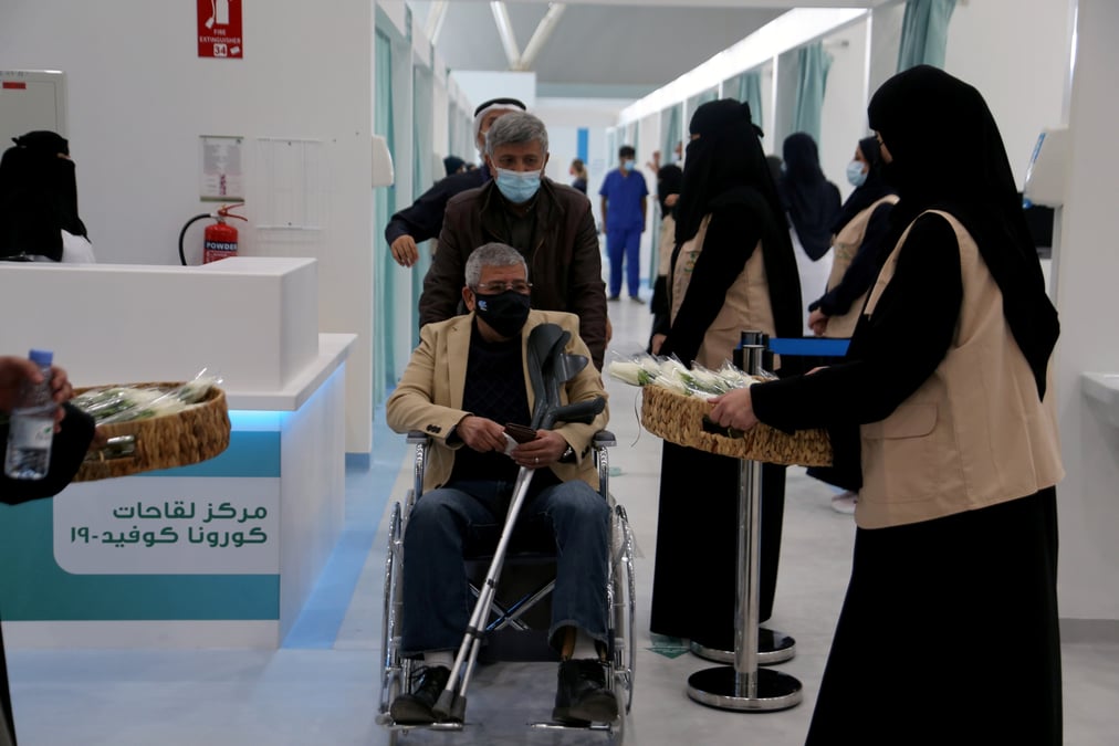 Coronavirus: l'arabie saoudite commence a administrer le vaccin pfizer