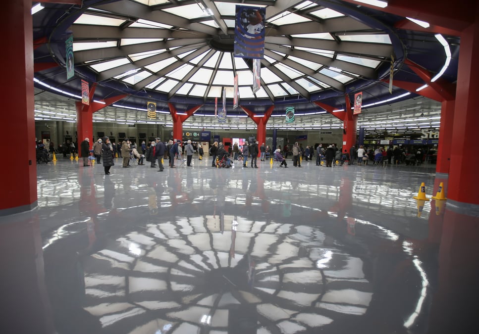 Coronavirus: le stade olympique de montreal transforme en centre de vaccination