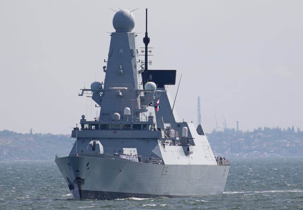 Londres rejette les mises en garde de moscou en mer de crimee