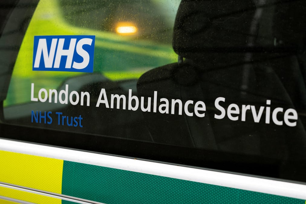 Une ambulance du service national de sante (nhs) en angleterre
