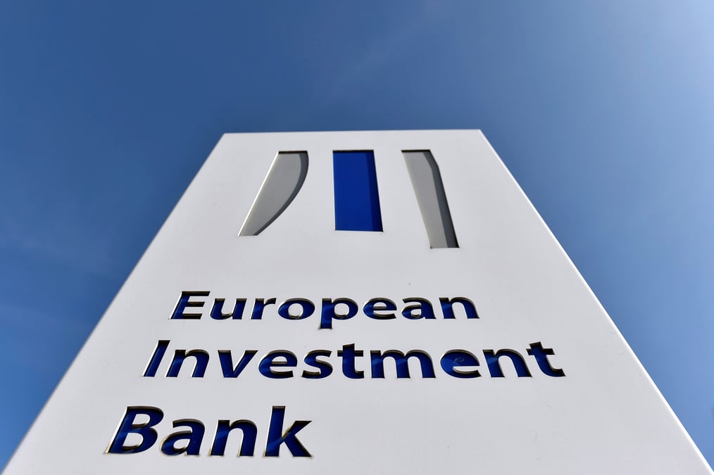 Le logo de la banque europeenne d'investissement