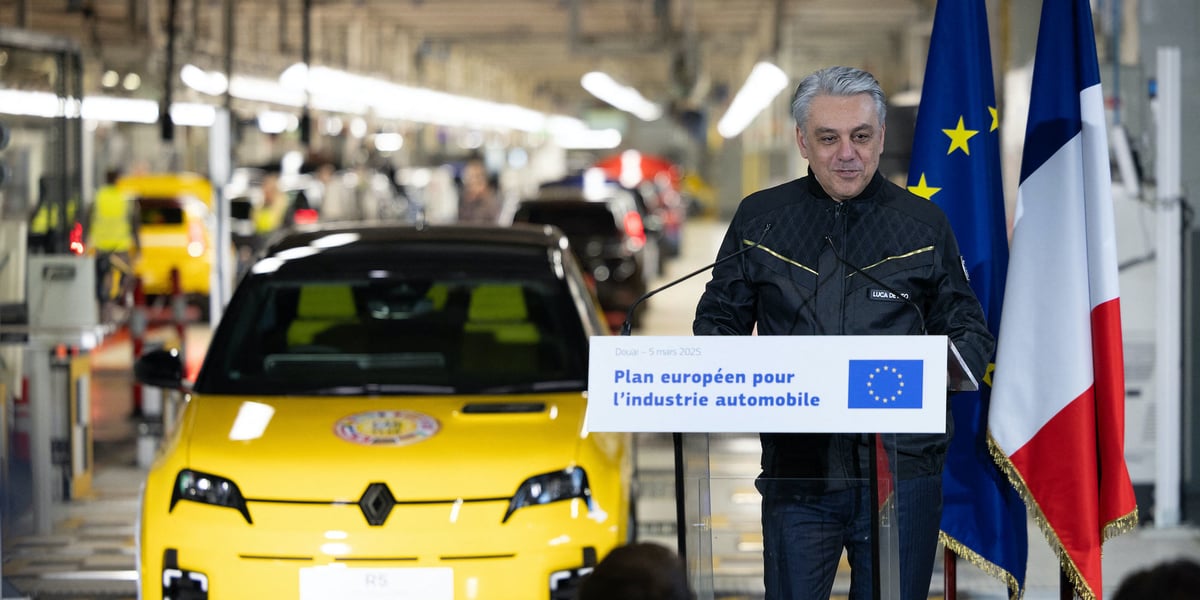 Luca de Meo, le patron du groupe Renault, ce mercredi à l'usine de Douai (Hauts-de-France).