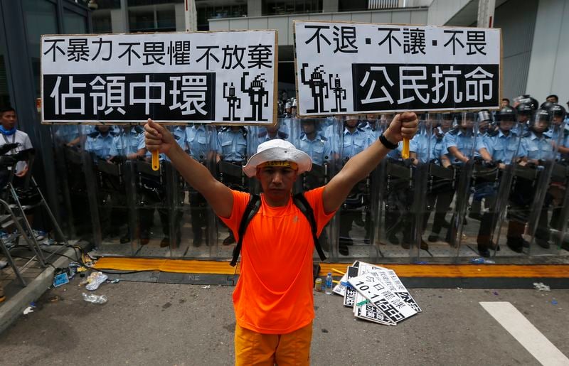 Heurts entre police et étudiants à Hong Kong