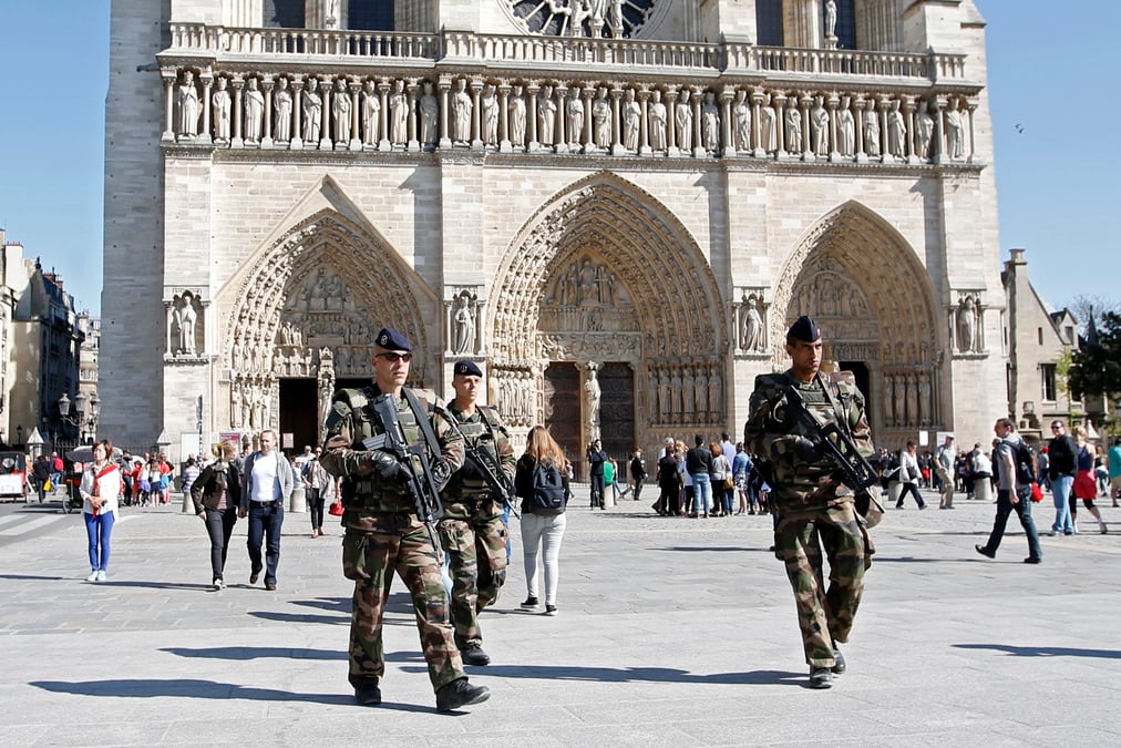 Valls a villejuif apres l'attentat dejoue contre des eglises