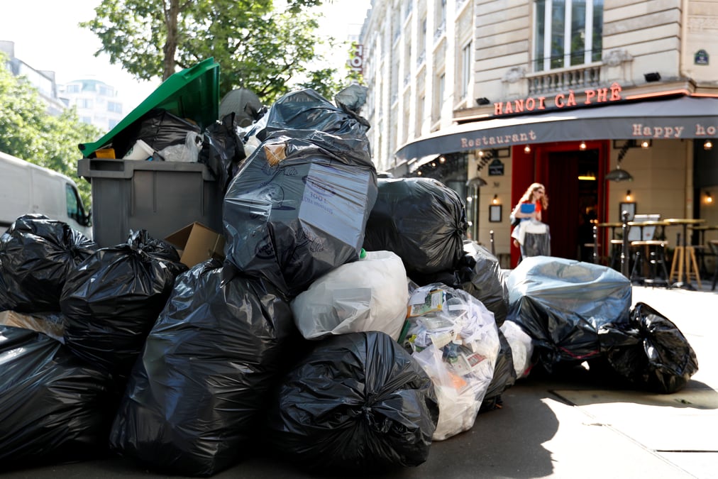 La greve des eboueurs a paris prolongee jusqu'au 14 juin