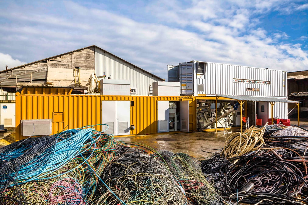 Les solutions "plug and play" consistent en de petites unités productives modulaires, capables de se greffer rapidement et facilement sur un site industriel, une exploitation agricole, un magasin etc.