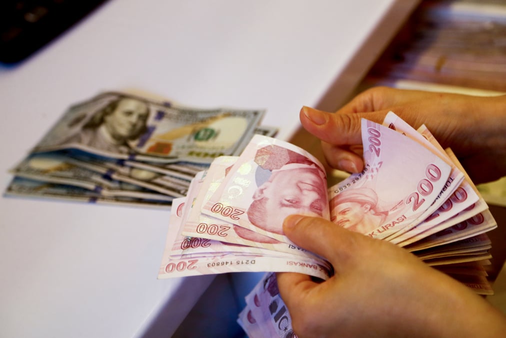La reprise de l'economie mondiale se poursuit mais reste desequilibree, selon l'ocde