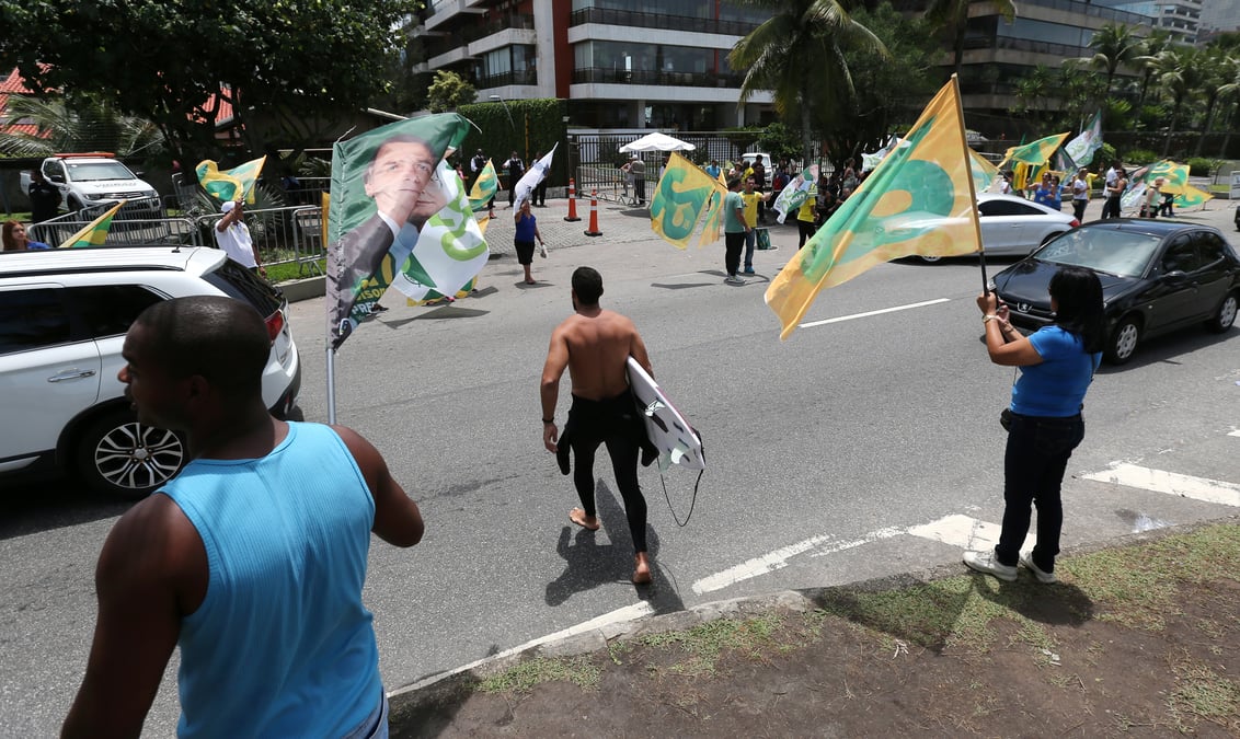Bresil: recul de bolsonaro dans les sondages avant le debut du scrutin