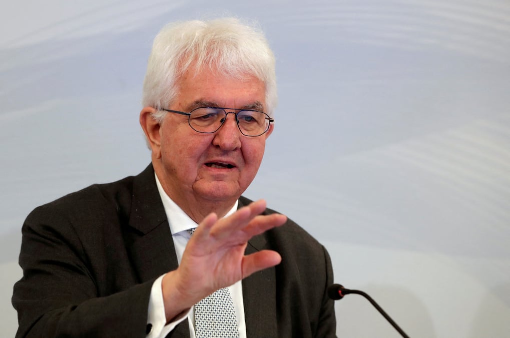 La bce pourrait relever ses taux a l'ete, avant la fin de ses achats d'obligations, dit holzmann