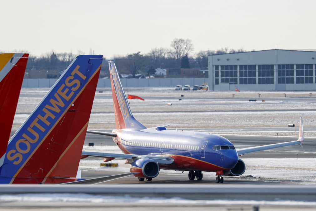 Un avion de ligne de southwest airlines decolle de l'aeroport international de chicago midway