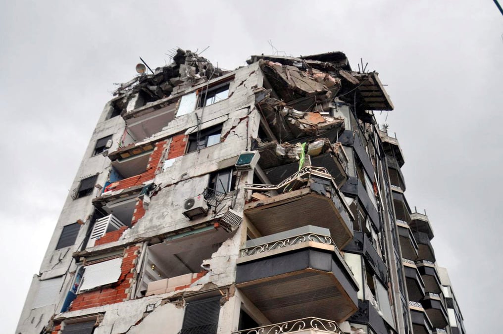 Un batiment endommage suite a un tremblement de terre, a lattaquie, en syrie