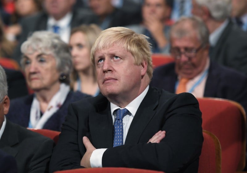 Boris johnson qualifie de "crimes de guerre" les frappes aeriennes contre les hopitaux en syrie