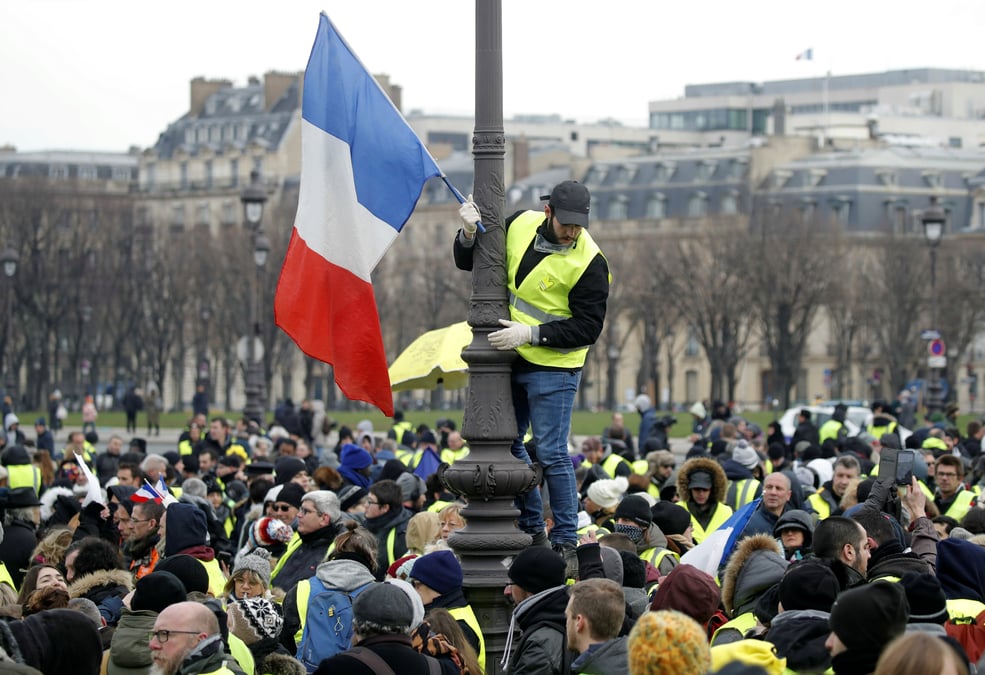 "gilets jaunes": premier samedi sur fond de "grand debat"