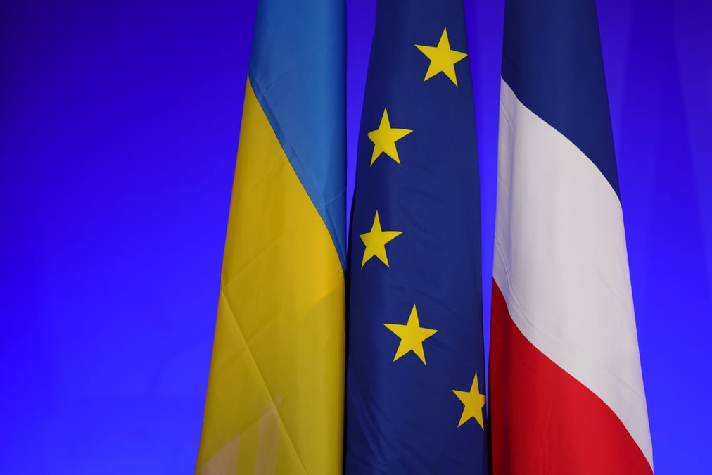 Ukraine: la france porte son aide financiere a 2 mds de dollars, selon macron