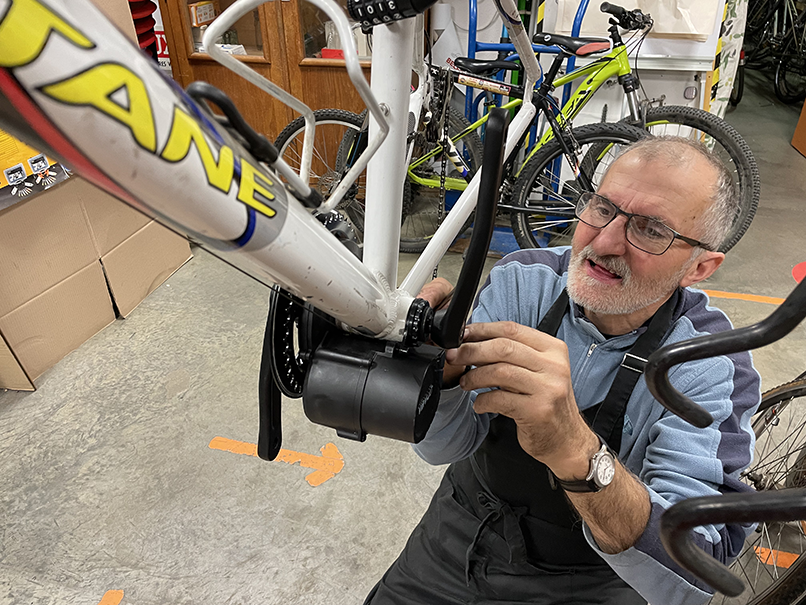 Depuis quelques années, l'association Le Maillon Solidaire propose également l'électrification de vélos existants.