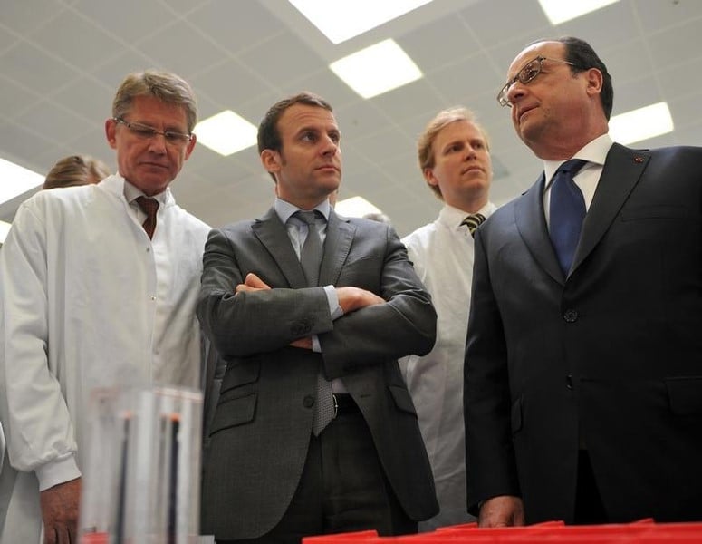 Macron denonce des manoeuvres pour fragiliser hollande