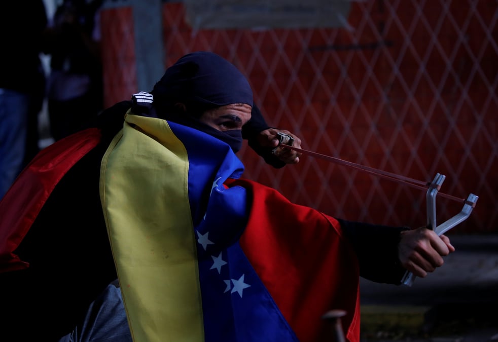 Venezuela: les violences ont fait 37 morts, statue de chavez detruite