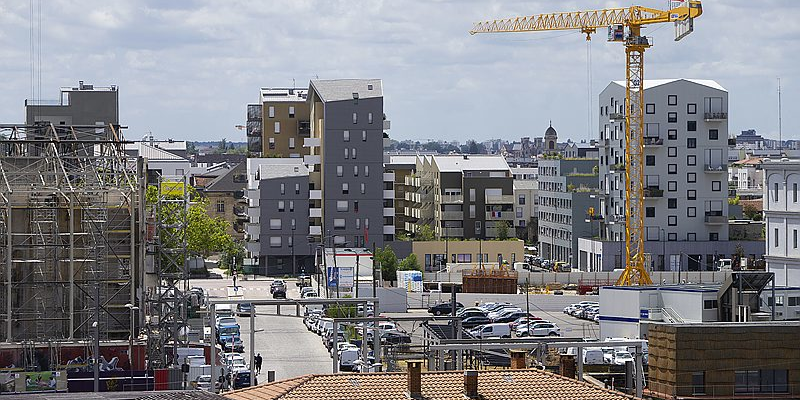 En ralentissant les cadences de production, le coronavirus affecte les fondamentaux du marché du logement.