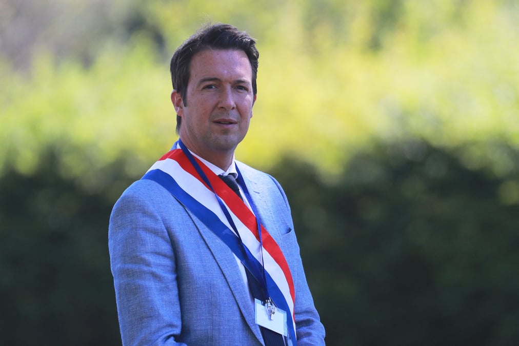 France: le depute lr peltier rejoint eric zemmour pour la presidentielle 2022