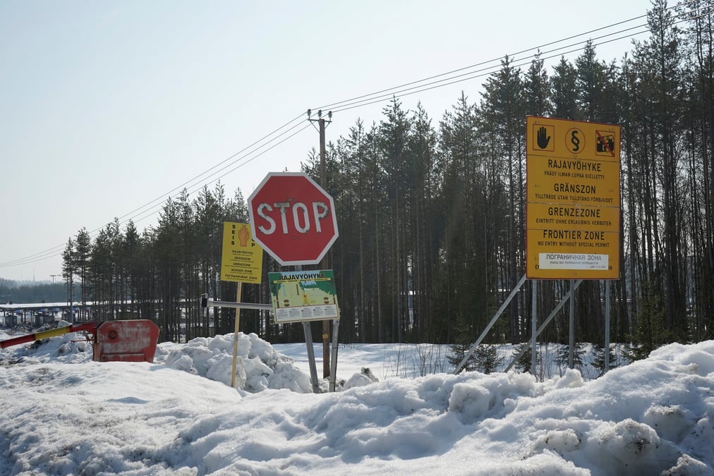 La finlande envisage d'eriger des barrieres a sa frontiere avec la russie