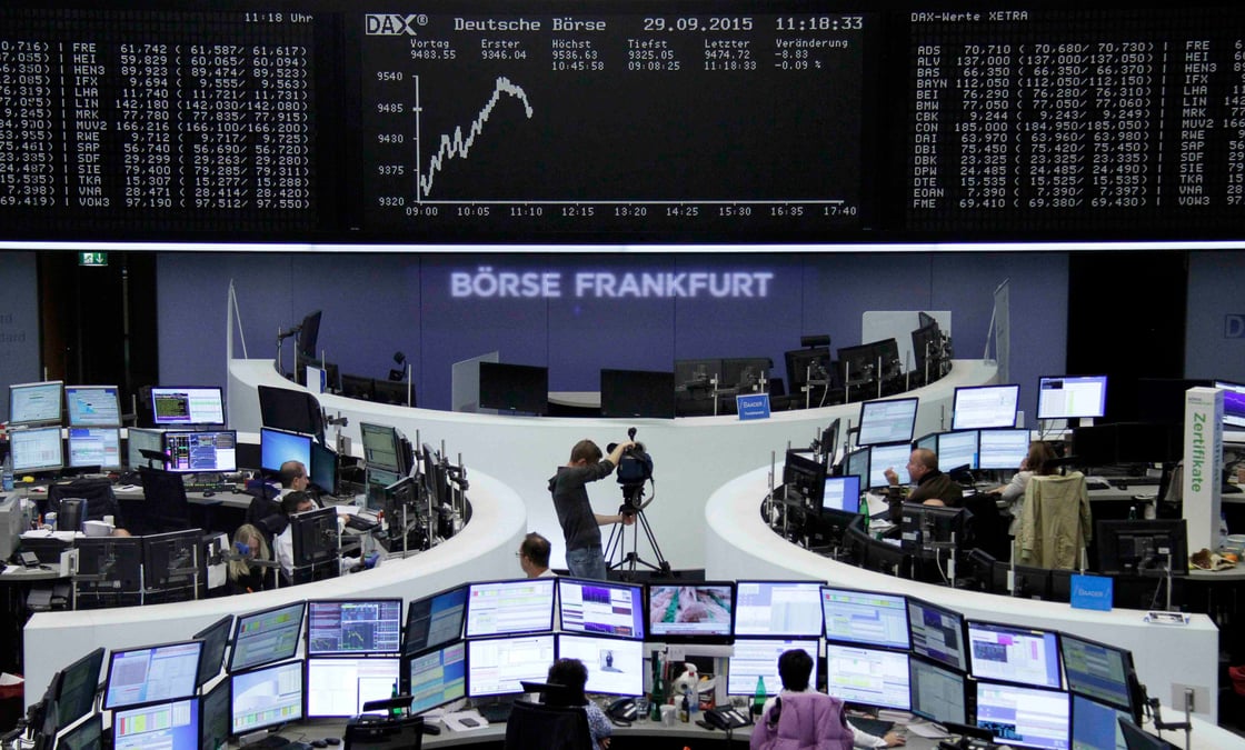 Les bourses europeennes effacent leurs pertes a mi-seance
