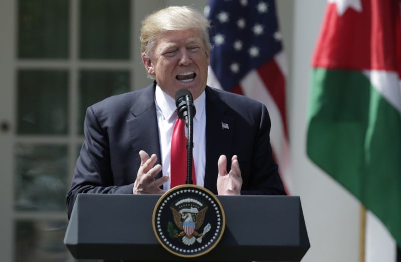 Trump denonce un "terrible affront contre l'humanite" en syrie