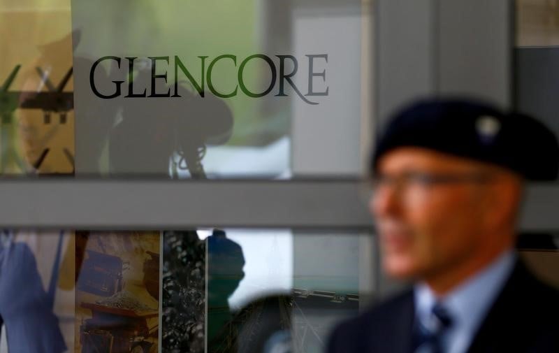 Glencore releve ses objectifs annuels apres un solide 1er semestre