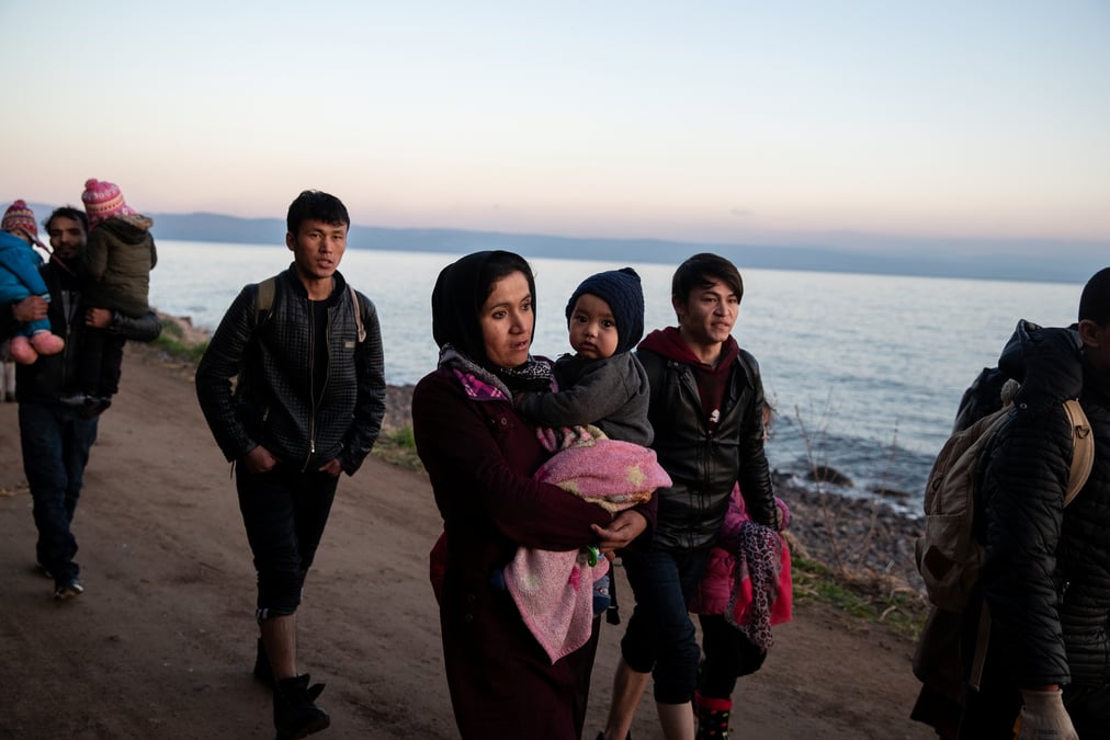 Un enfant mort, 47 migrants secourus au large de lesbos