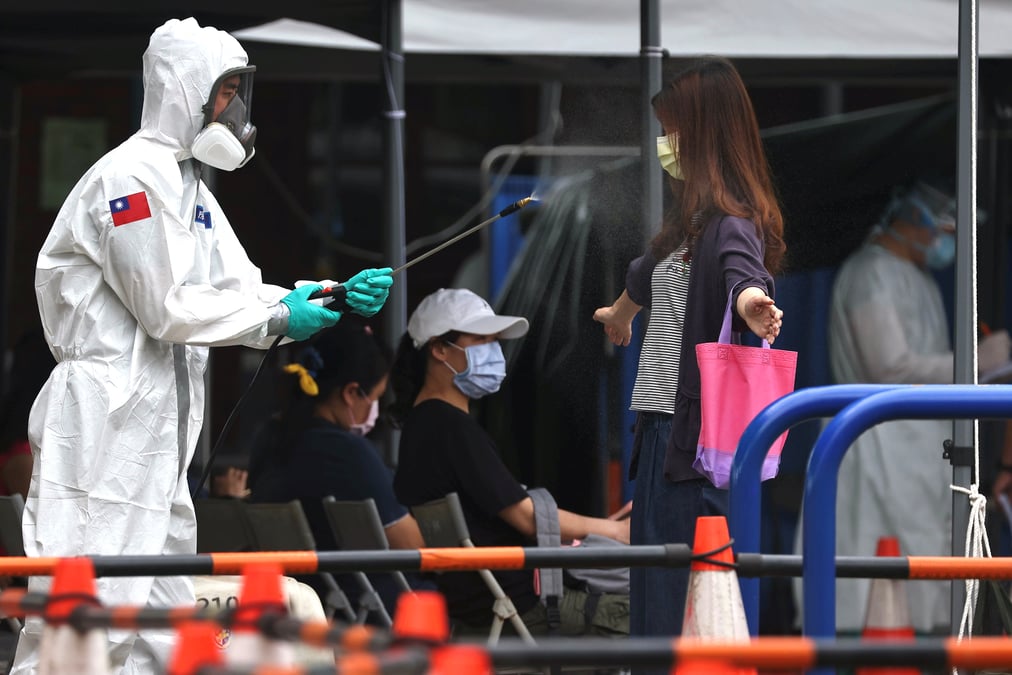 En pleine flambee epidemique, taiwan va recevoir 400.000 doses de vaccins contre le covid-19