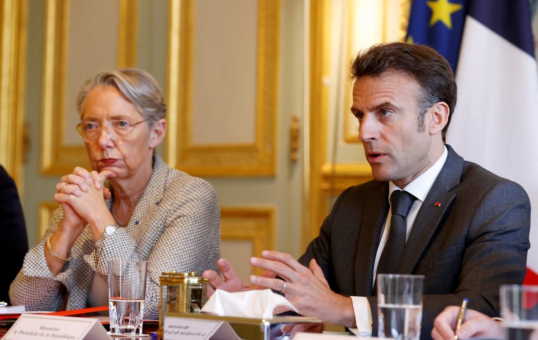 Emmanuel Macron vendredi, en Conseil des ministres, qui a assuré qu'il présentera d'ici la « fin de l'été » sa stratégie complète pour la planification écologique pour le pays.