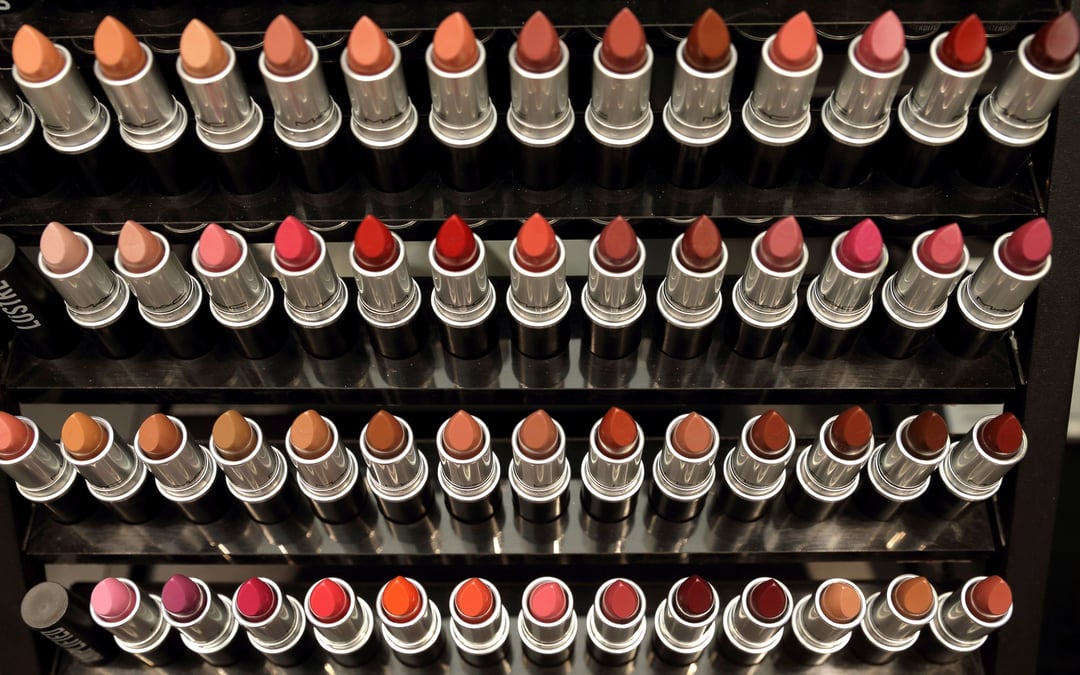 Rouge a levres dans la boutique m.a.c a paris