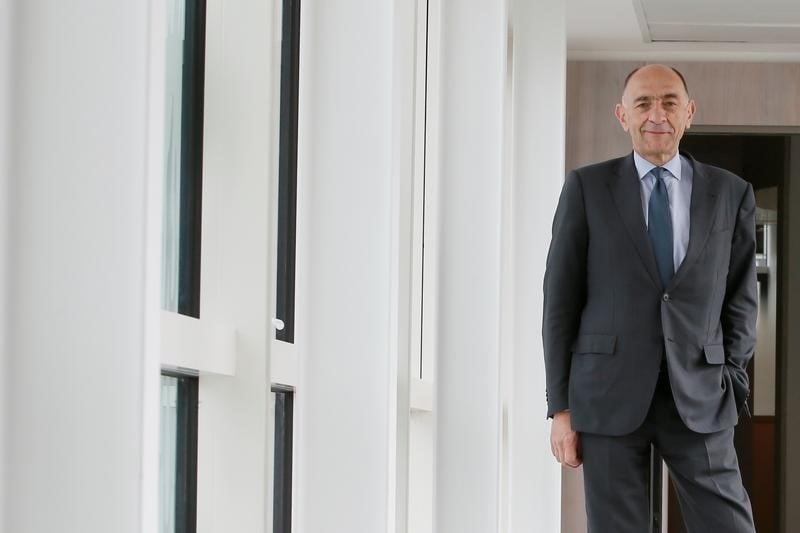 Le nouveau patron d'air france-klm pris en tenailles entre greves et baisses de couts
