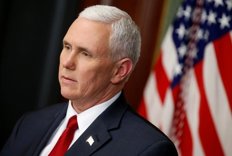Pence a utilise une messagerie privee en tant que gouverneur