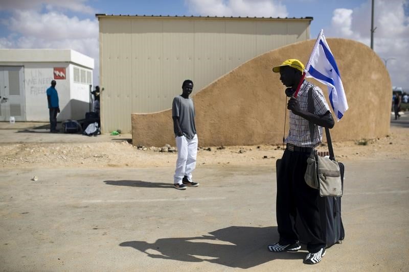 Les migrants africains menaces de prison s'ils restent en israel