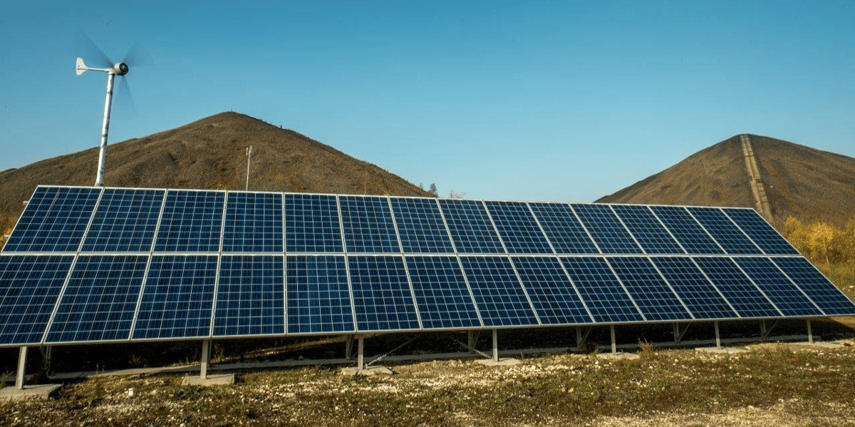 Les Émirats se sont engagés à atteindre la neutralité carbone d'ici 2050, un objectif qui ne prend toutefois pas en compte les émissions produites par le pétrole exporté et brûlé hors des frontières du pays.