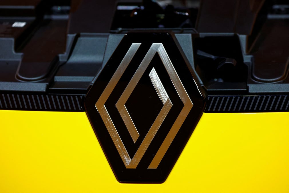 Renault devoile la nouvelle voiture electrique r5 lors d'un evenement organise avant le salon de geneve a aubervilliers