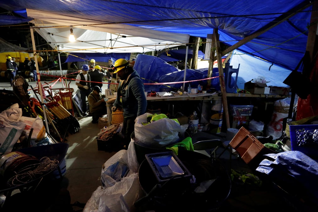 Les secouristes mettent fin a leurs recherches a mexico