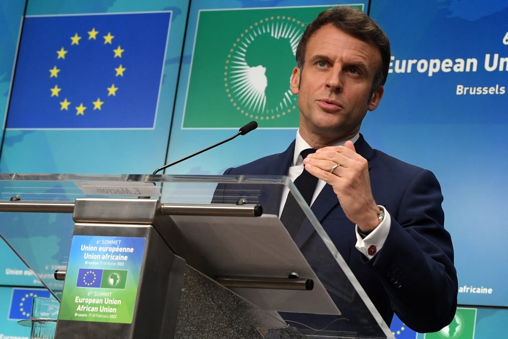 Ukraine: macron s'est entretenu avec biden et johnson apres un echange avec poutine