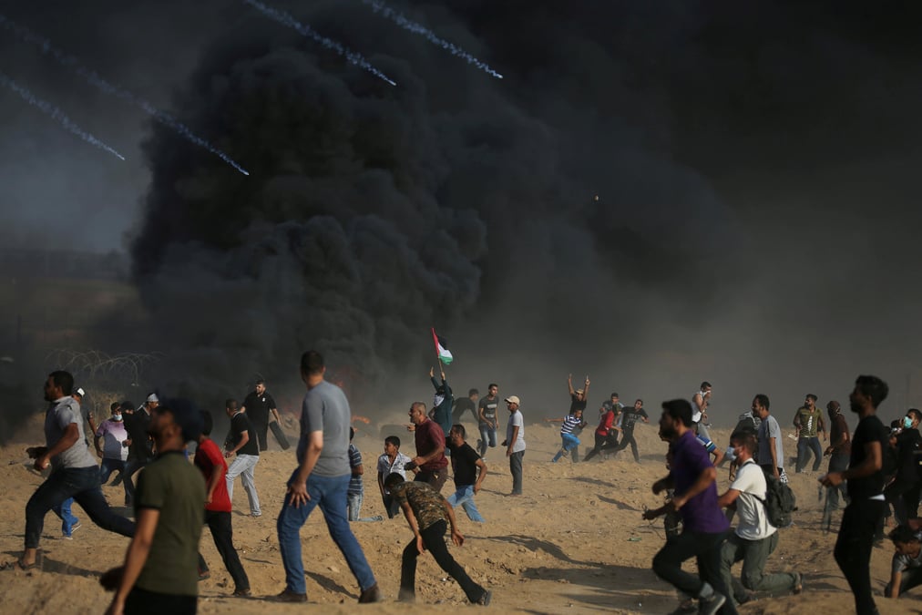 Un palestinien tue, 220 autres blesses a la limite gaza-israel