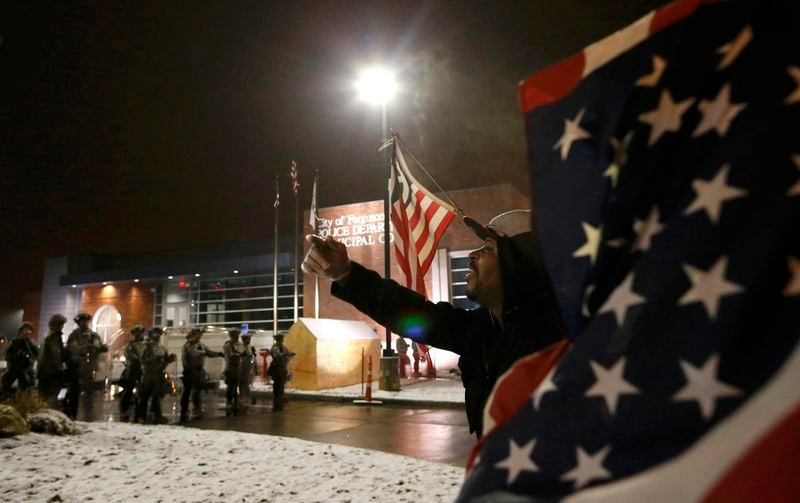 Retour au calme à Ferguson après deux nuits de violences