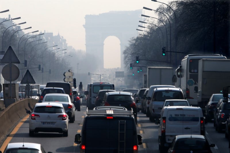 La maire de paris veut bannir cars et camions polluants des juillet